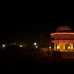 शहर में चोरी की जांच, रिटायर्ड टीचर से पुलिस ने लूटे जेवर