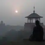 बेतिया में स्कॉर्पियो में लगी आग, लोग बाल-बाल बचे