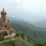 राज ठाकरे ने राहुल गांधी के वोट चोरी आरोप का समर्थन किया