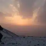 महिला खड़ी मालगाड़ी के नीचे से गुजर रही थी, ट्रेन चली गई